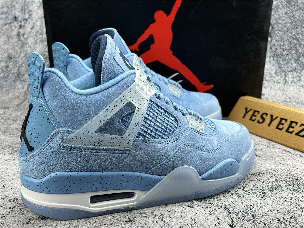 UA AIR JORDAN 4 RETRO 
