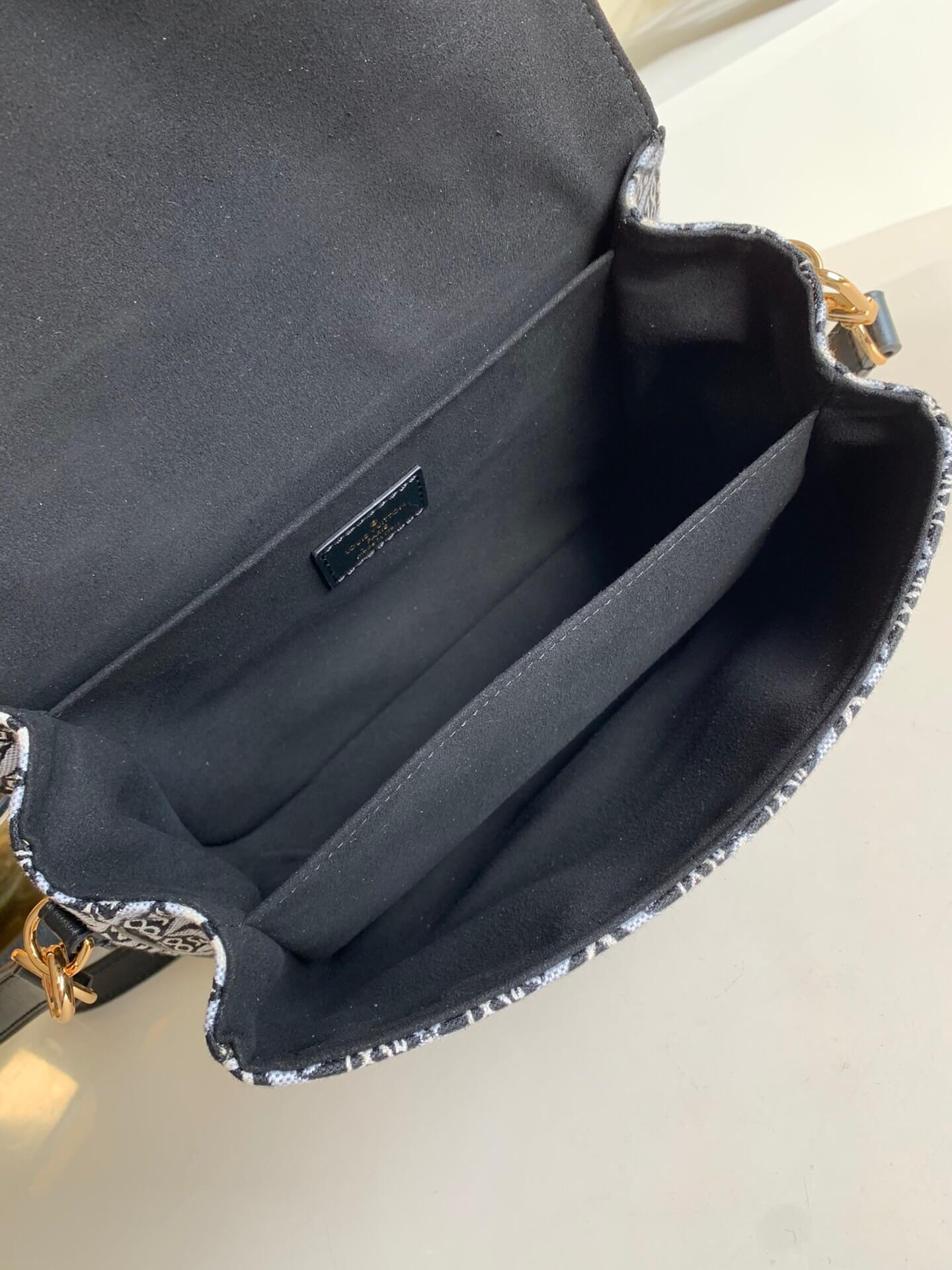 LV SINCE 1854 POCHETTE METIS M57272