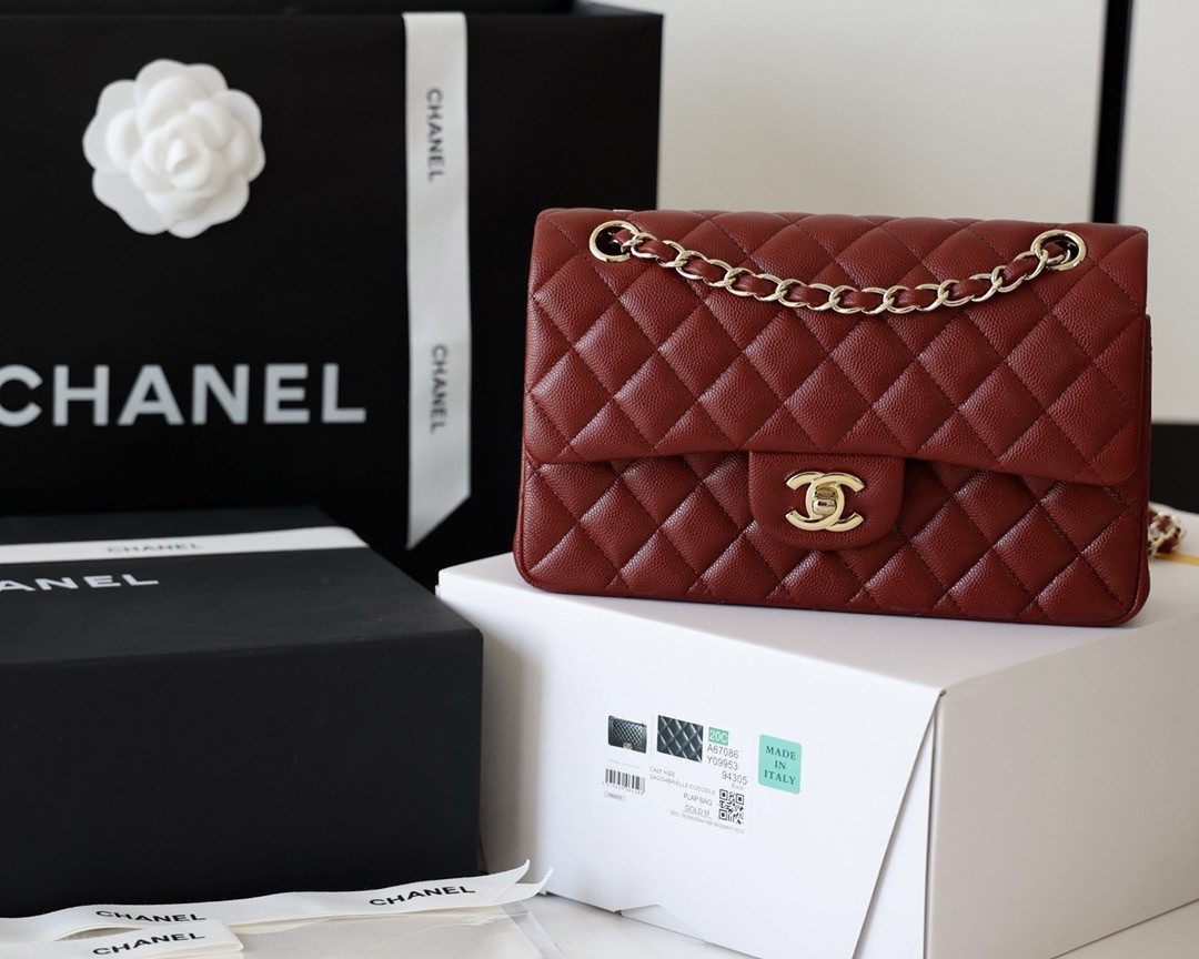Ch**el Classic Handbag in Grained Litchi Pattern Calfskin & Gold-Tone Metal 15.5 × 25.5 × 6.5 cm