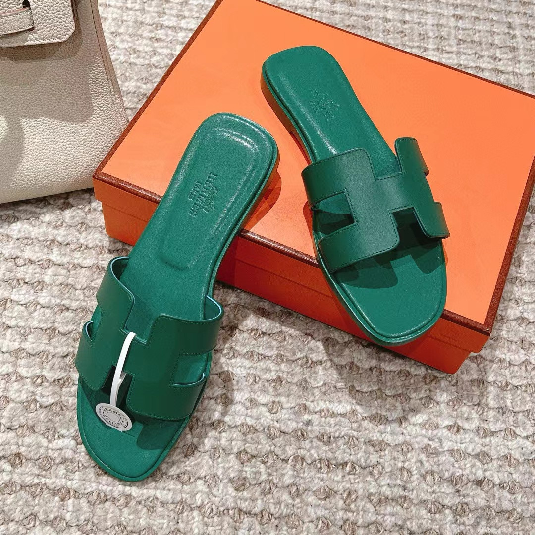 UA H**me5 Oran sandal