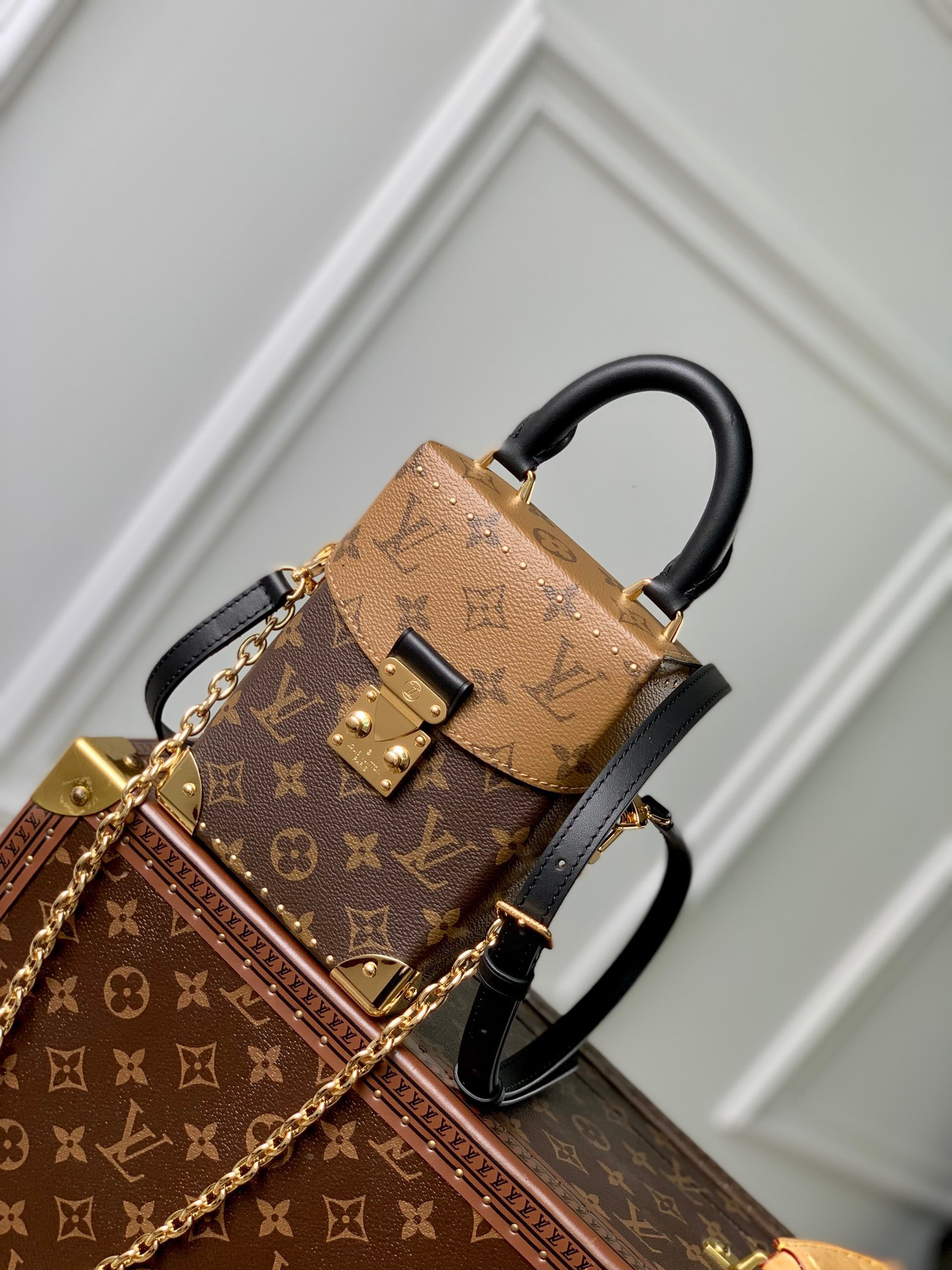 LV Camera Box M82465