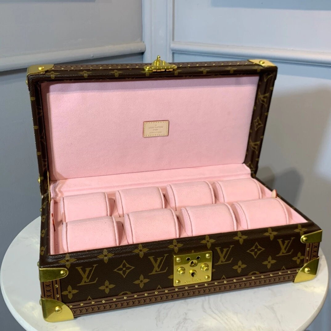 LV 8 WATCH CASE M20039