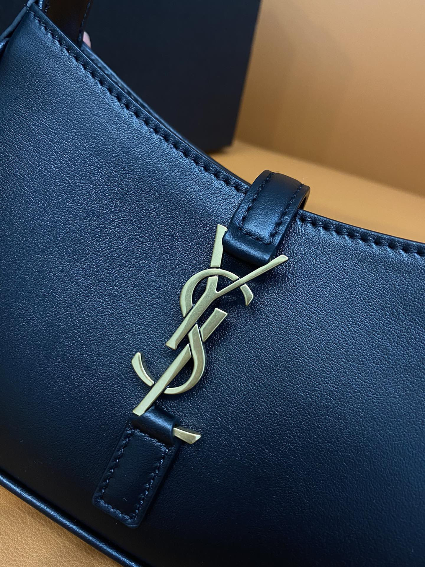 Y51 MINI LE 5 À 7 IN SMOOTH LEATHER NOIR 19 X 11.5 X 4.5 CM