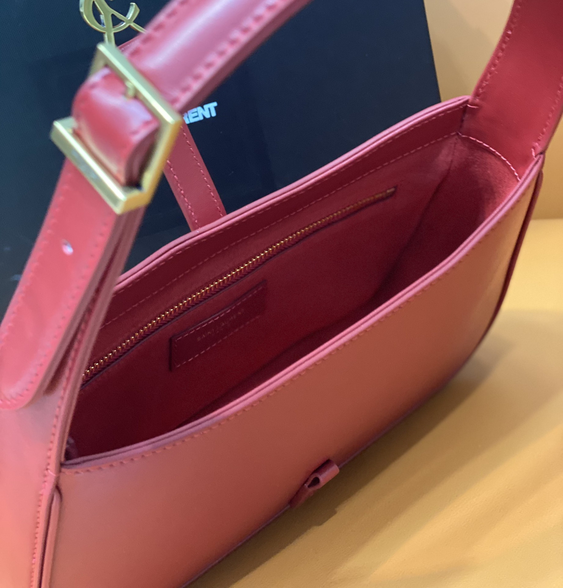 Y51 LE 5 À 7 IN SMOOTH LEATHER BLANC Red 23 X 16 X 6.5 CM