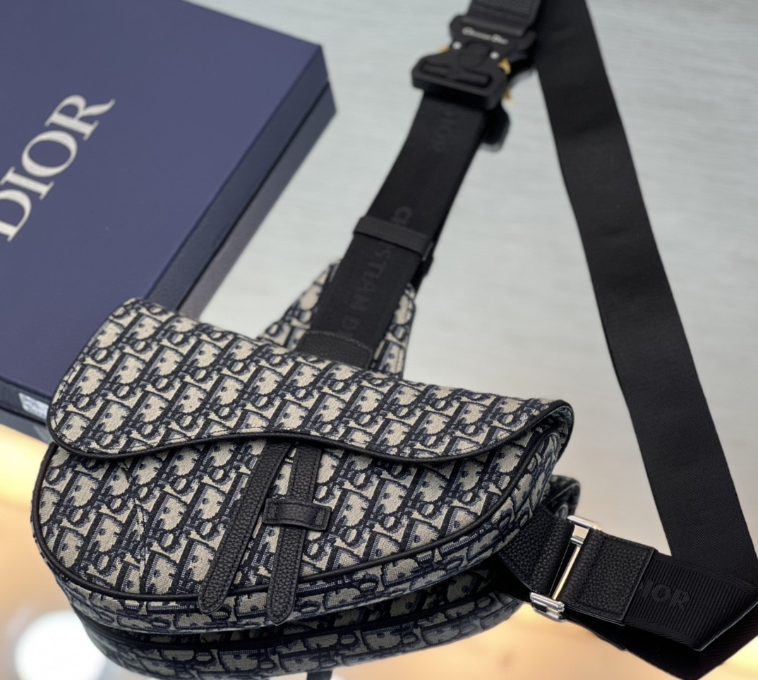D10r Saddle Bag Beige and Black D10r Oblique Jacquard  26 x 19 x 4.5 CM
