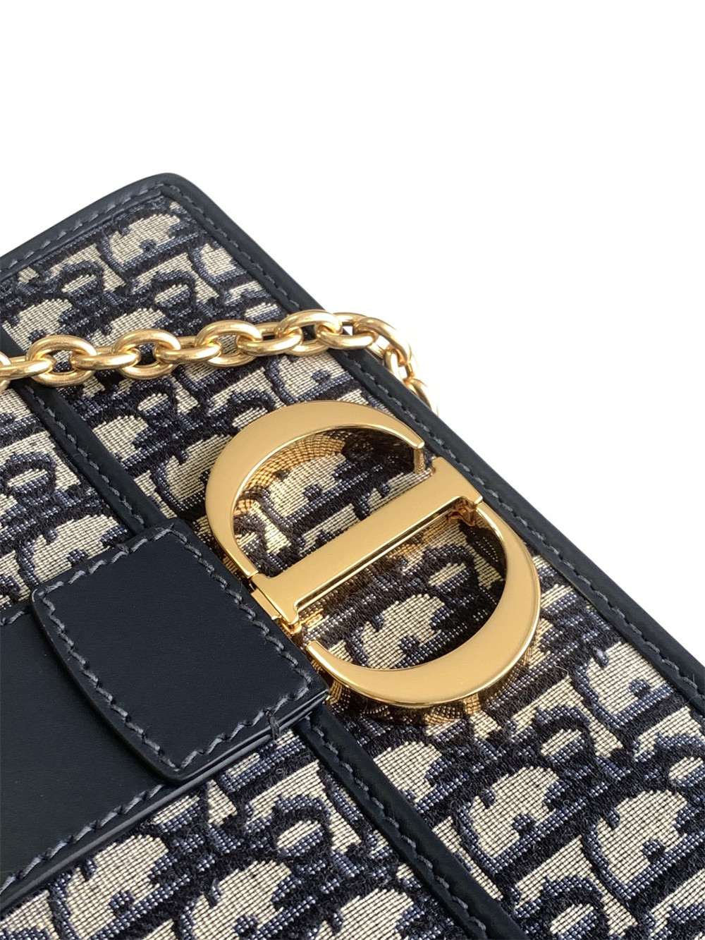 D10r 30 MONTAIGNE EAST-WEST BAG WITH CHAIN Blue D10r Oblique Jacquard 25x16.5x8 cm