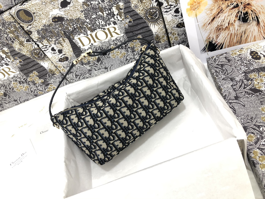 Medium D10r travel Nomad Pouch