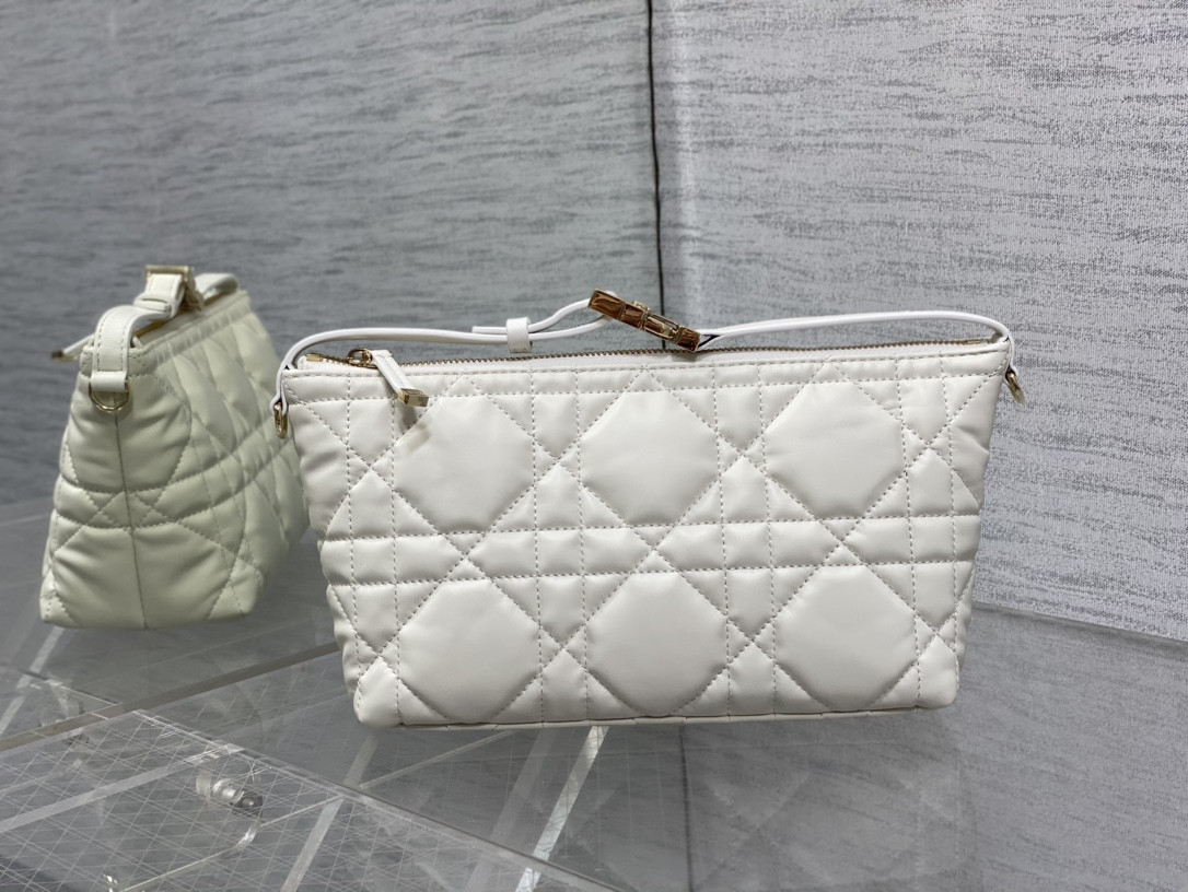 MEDIUM D10r TRAVEL NOMAD POUCH WHITE