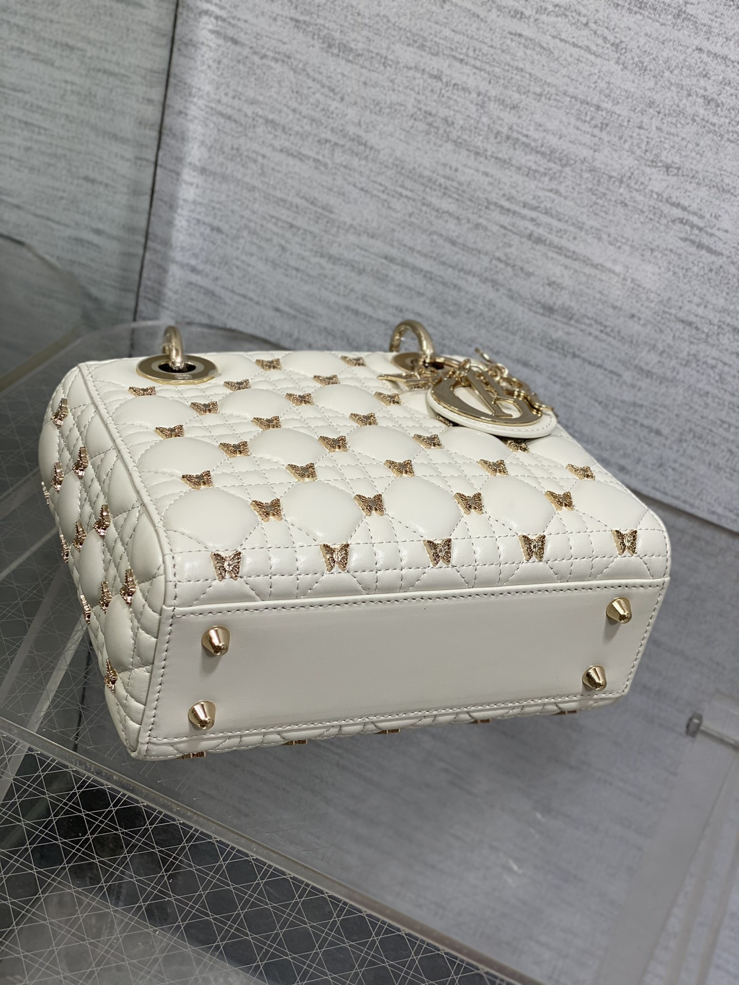 SMALL LADY D10r White with Butterfly Studs