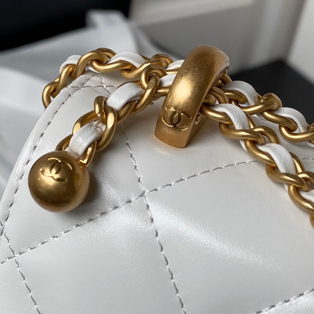 Ch**el FLAP BAG WHITE 22×14.5×8cm