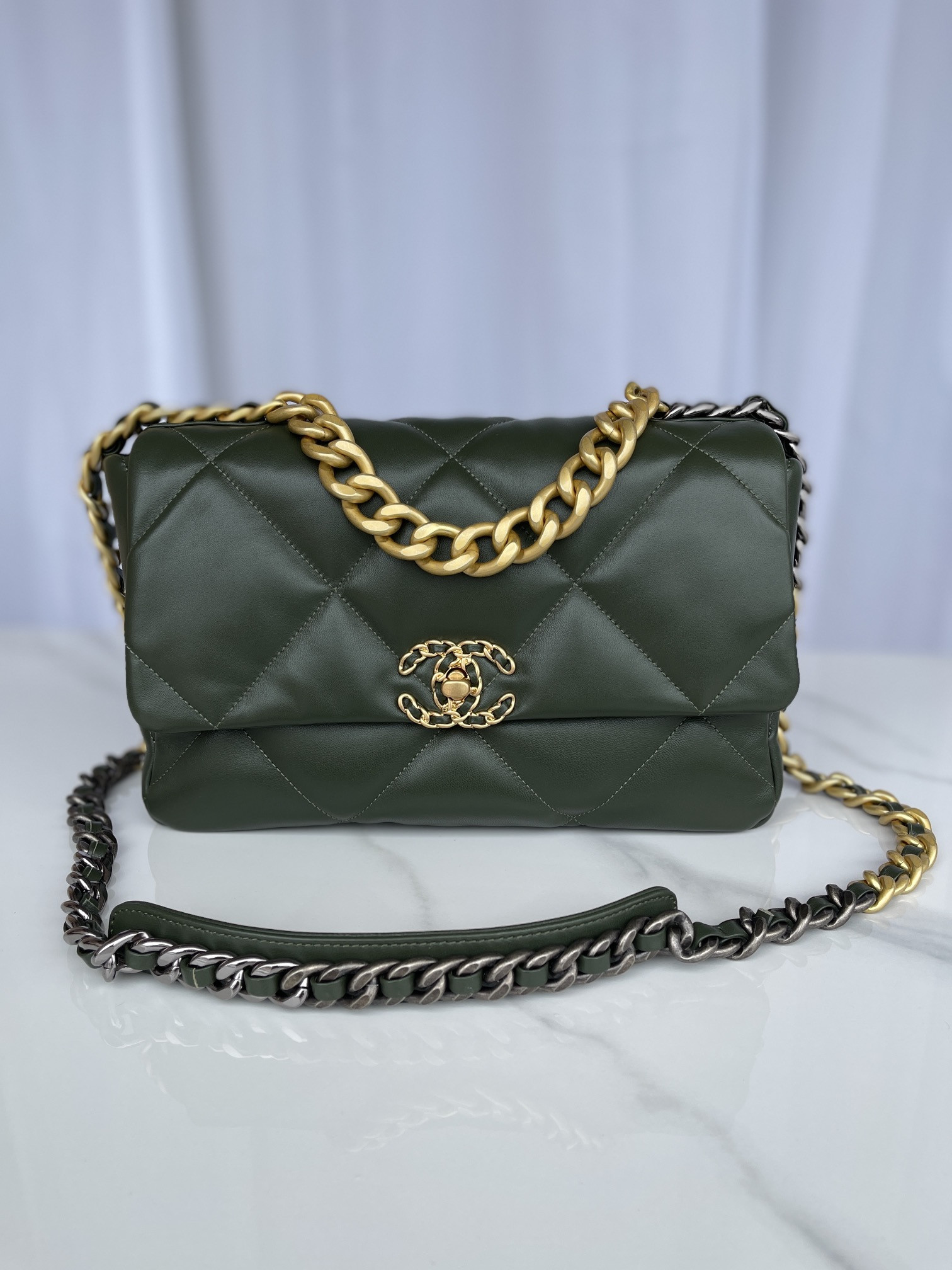 Ch**el 19 LARGE HANDBAG Shiny Leather, Gold-Tone, Silver-Tone & Ruthenium-Finish Metal Dark Green 7.8 × 11.7 × 3.9 in