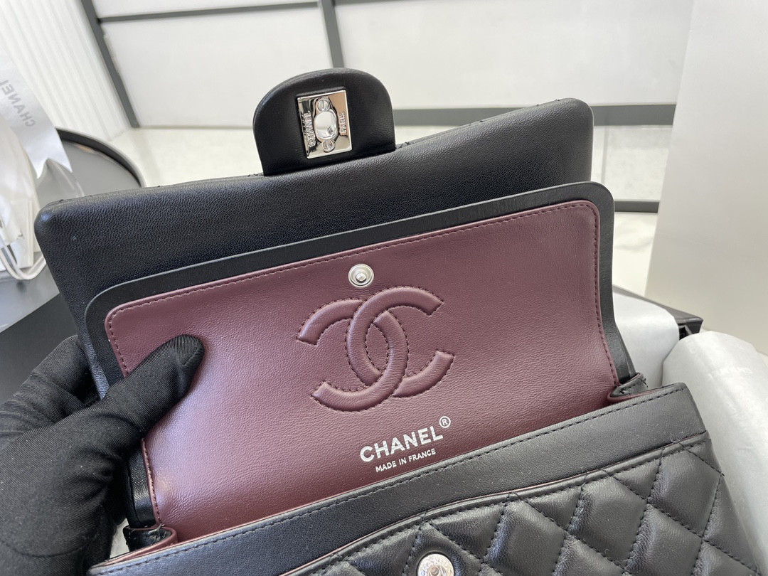 Ch**el SMALL CLASSIC HANDBAG Grained Shiny Calfskin & Silver-Tone Metal Black 5.7 × 9 × 2.3 in