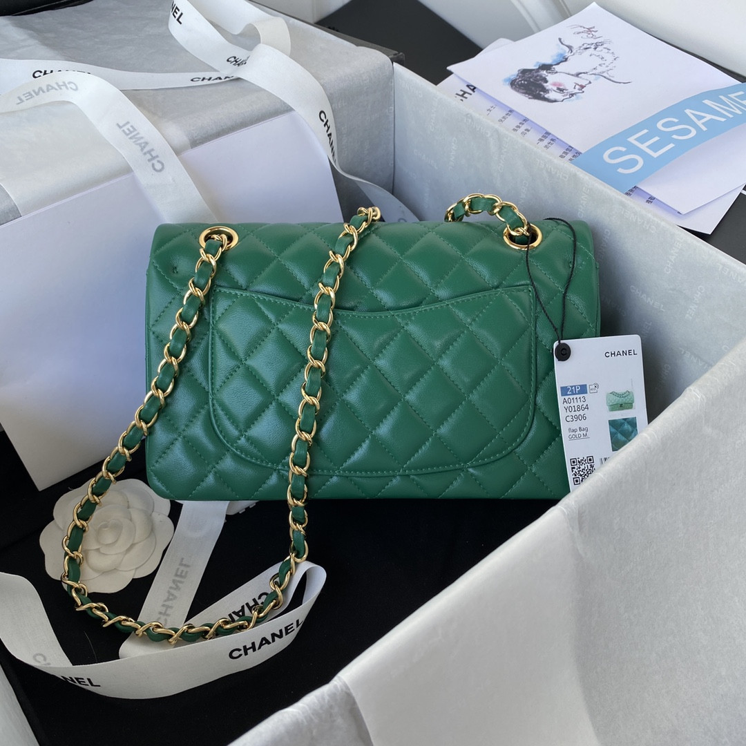Ch**el SMALL CLASSIC HANDBAG Grained SHINY Calfskin & Gold-Tone Metal Green 5.7 × 9 × 2.3 in