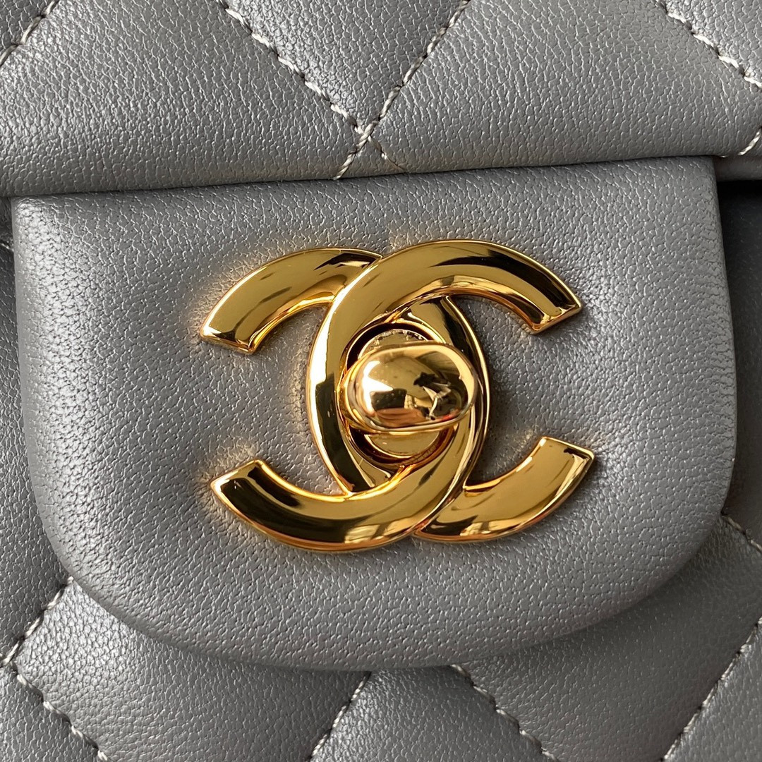 Ch**el SMALL CLASSIC HANDBAG Grained SHINY Calfskin & Gold-Tone Metal Gray 5.7 × 9 × 2.3 in