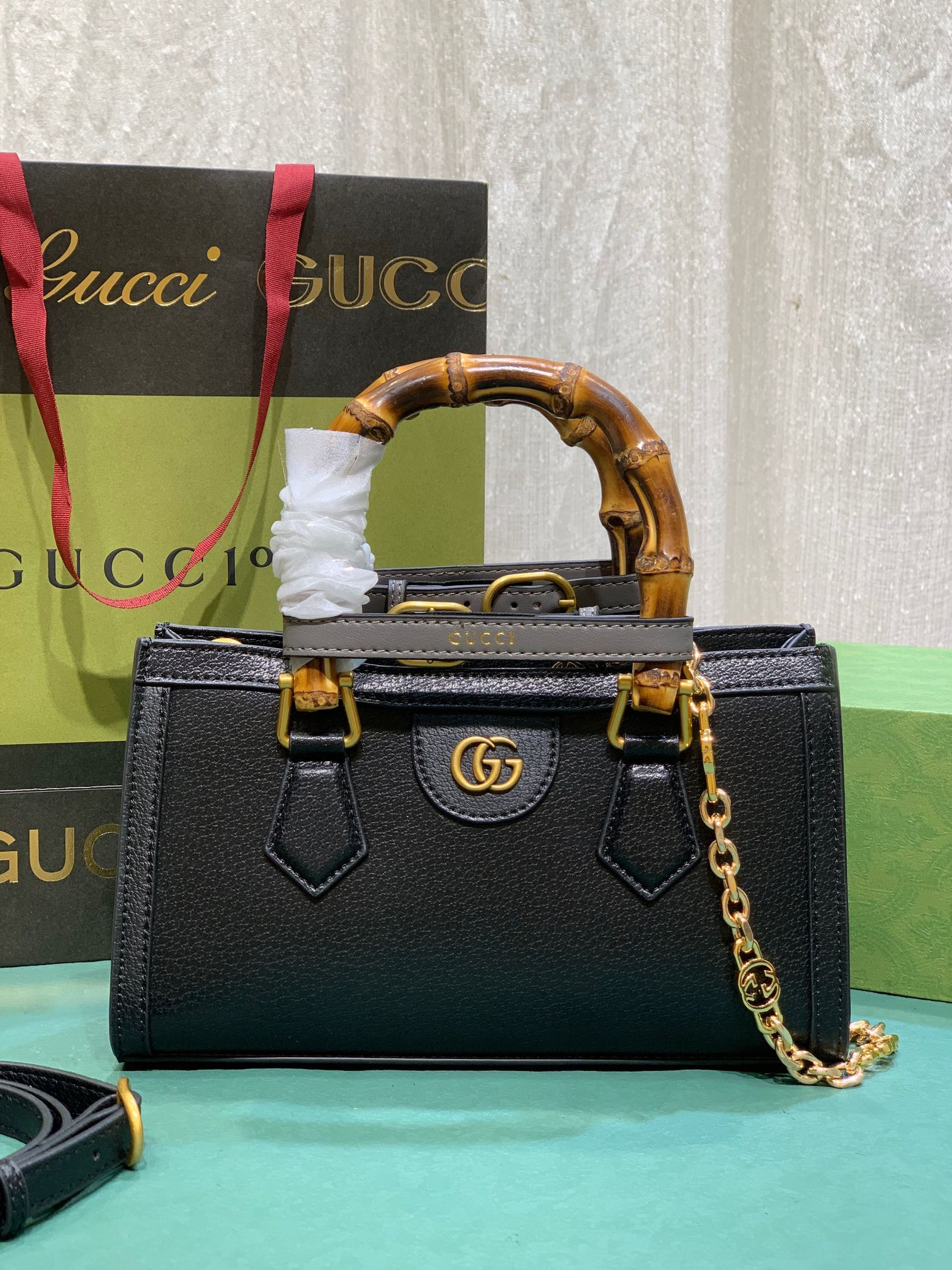 Gvc*1 DIANA SMALL SHOULDER BAG Black 25W x 16H x 9D CM