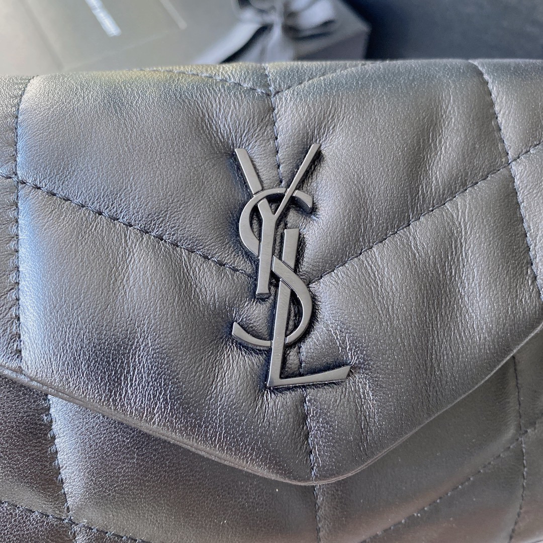 Y51 PUFFER IN LEATHER NAVY 23 X 15.5 X 5.8 CM