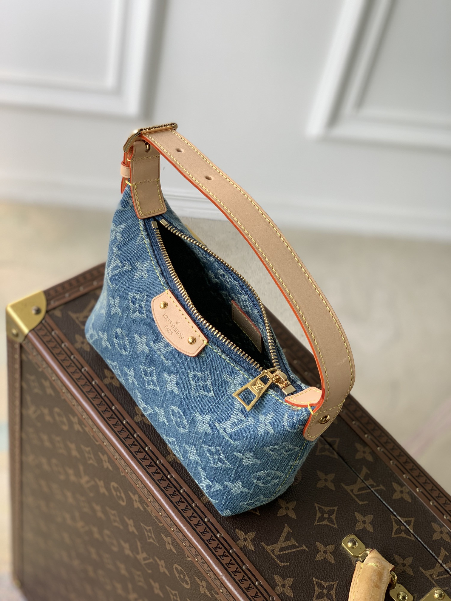 L0vis Vvtt0n M82949 Hills Pochette 7.3 x 4.3 x 2.6 inches