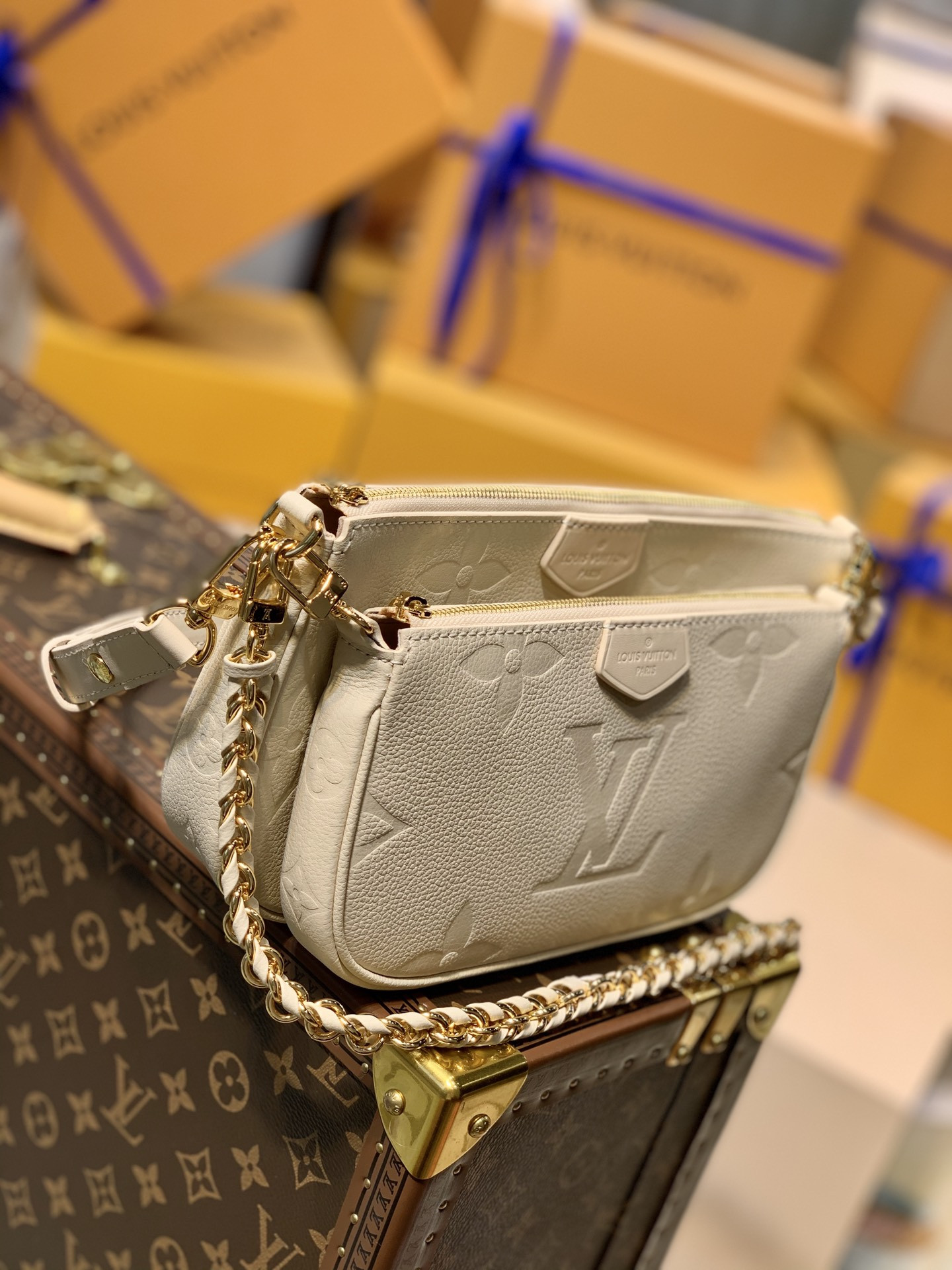 L0vis Vvtt0n M46568 Multi Pochette Accessoires 9.4 x 5.3 x 1.6 inches
