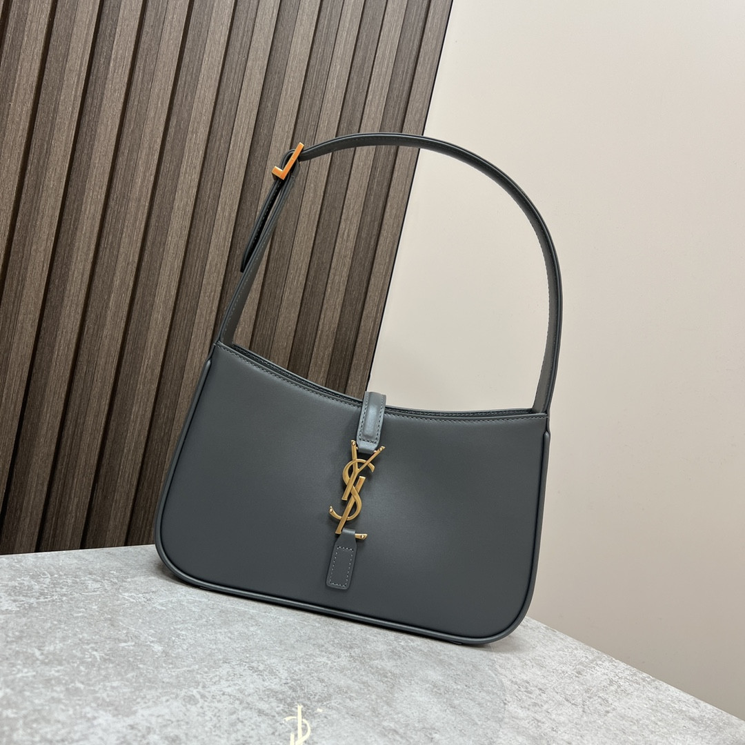 Y51 LE 5 À 7 IN SMOOTH LEATHER GRAY 9 X 6.3 X 2.5 INCHES