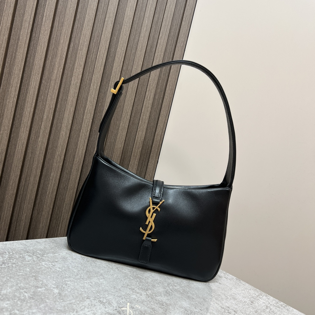 Y51 LE 5 À 7 IN SMOOTH LAMBSKIN black 9 X 6.3 X 2.5 INCHES