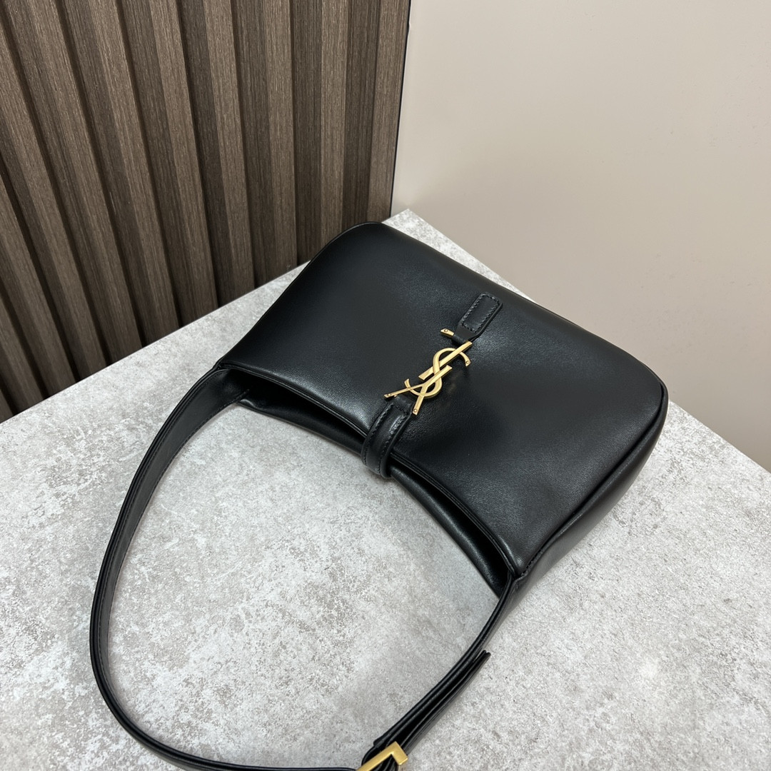 Y51 LE 5 À 7 IN SMOOTH LAMBSKIN black 9 X 6.3 X 2.5 INCHES