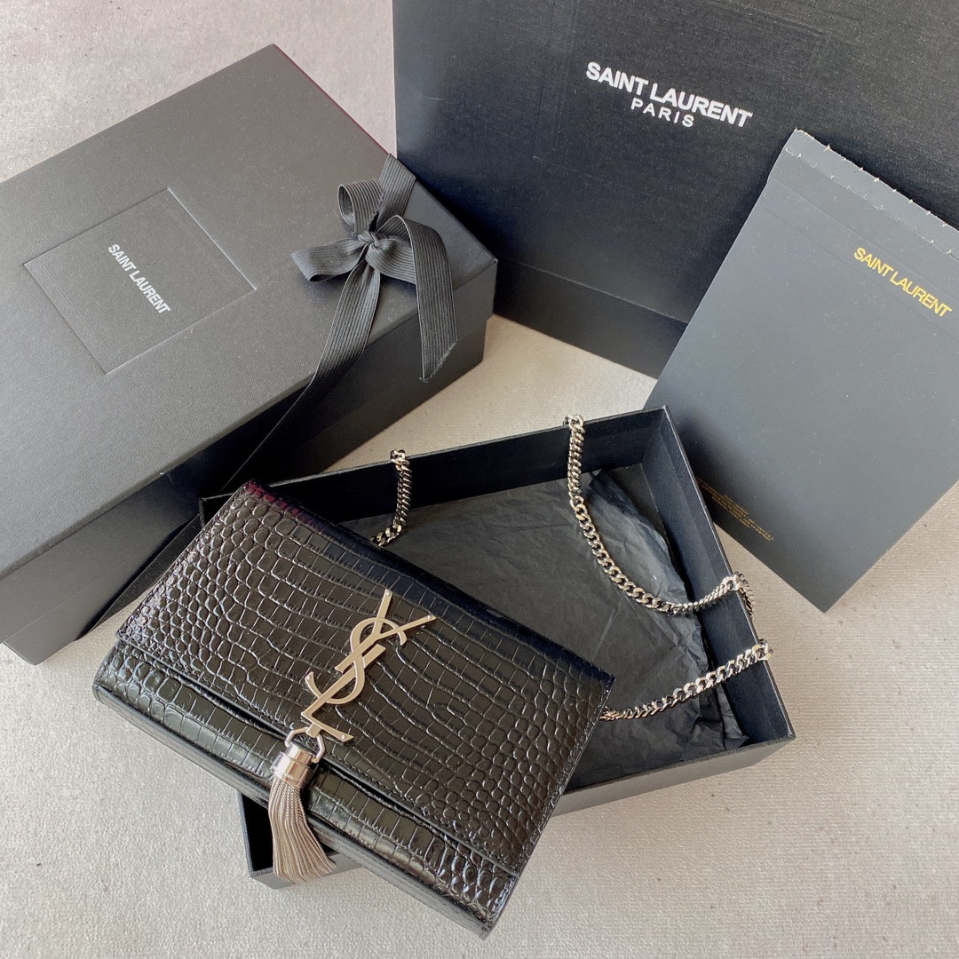 Y51 KATE MEDIUM TASSEL IN CROCODILE-EMBOSSED LEATHER BLACK 9.4 X 5.7 X 2.1 INCHES