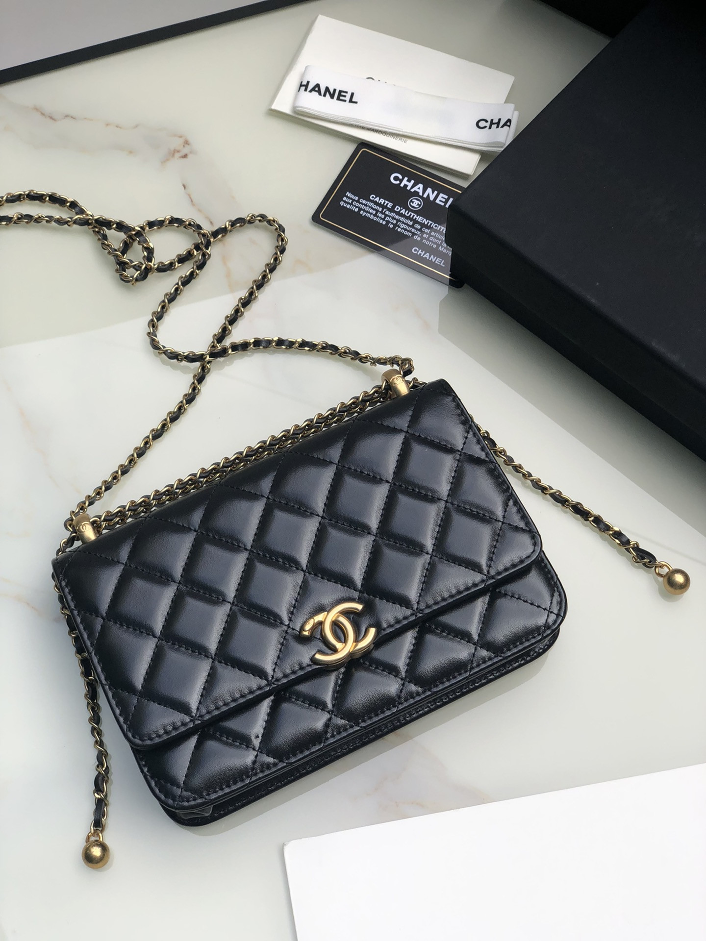 Ch**el CLASSIC WALLET ON CHAIN Black 4.8 × 7.5 × 1.4 in