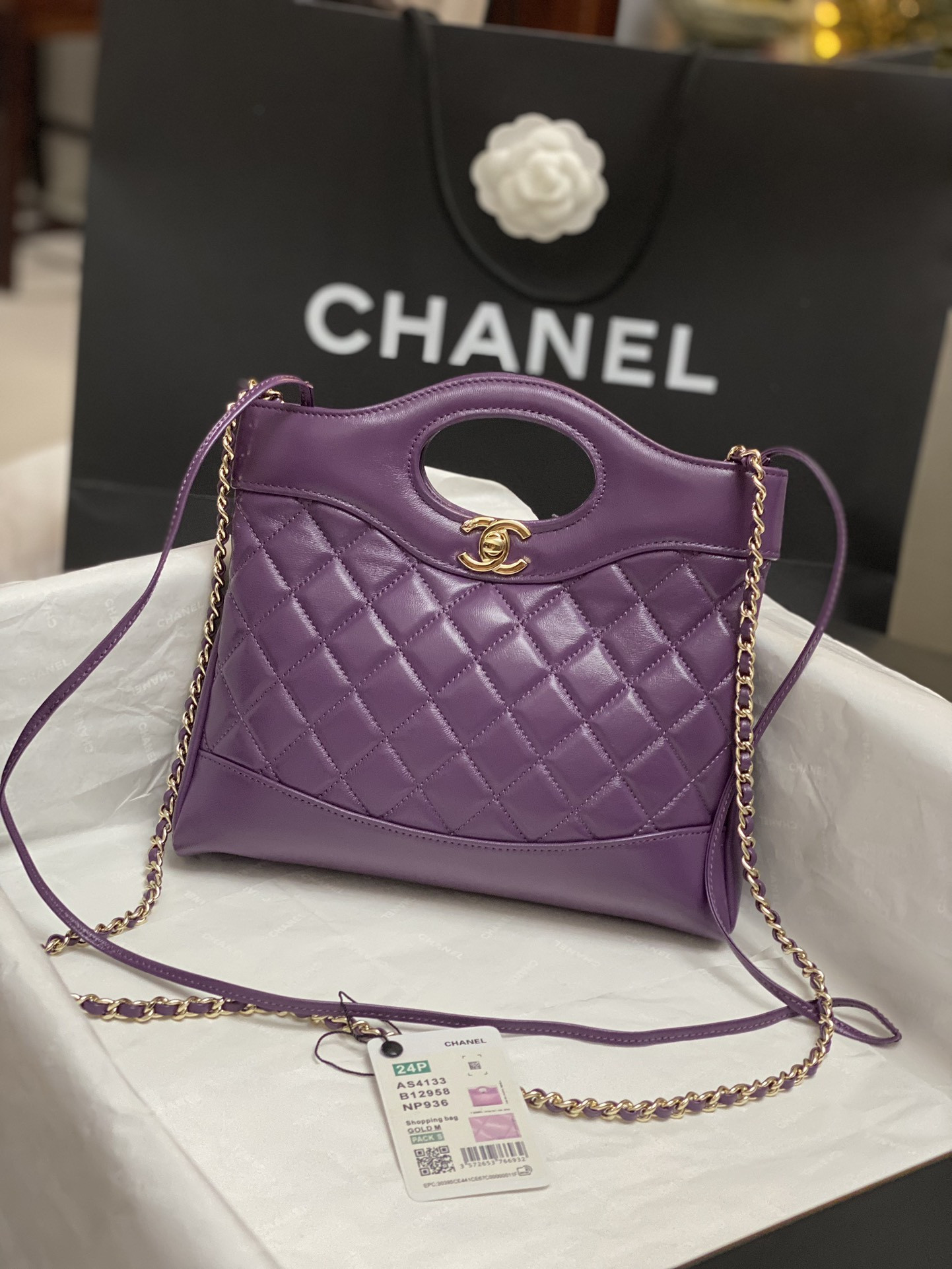 Ch**el MINI SHOPPING BAG Shiny Lambskin & Gold-Tone Metal 22x23x5.5cm