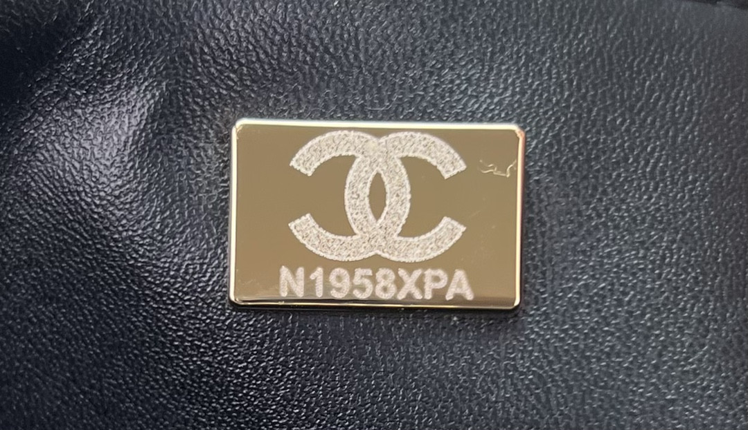 CHANEL CLASSIC 11.12 HANDBAG Tweed & Gold-Tone Metal 6 × 9.9 × 2.5 in