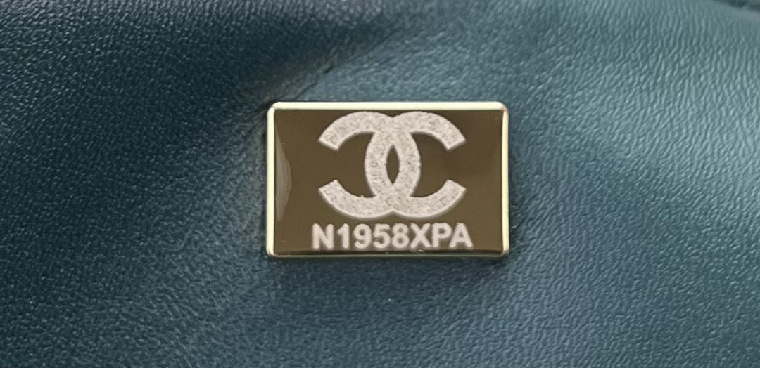 CHANEL CLASSIC 11.12 HANDBAG Tweed & Gold-Tone Metal 6 × 9.9 × 2.5 in