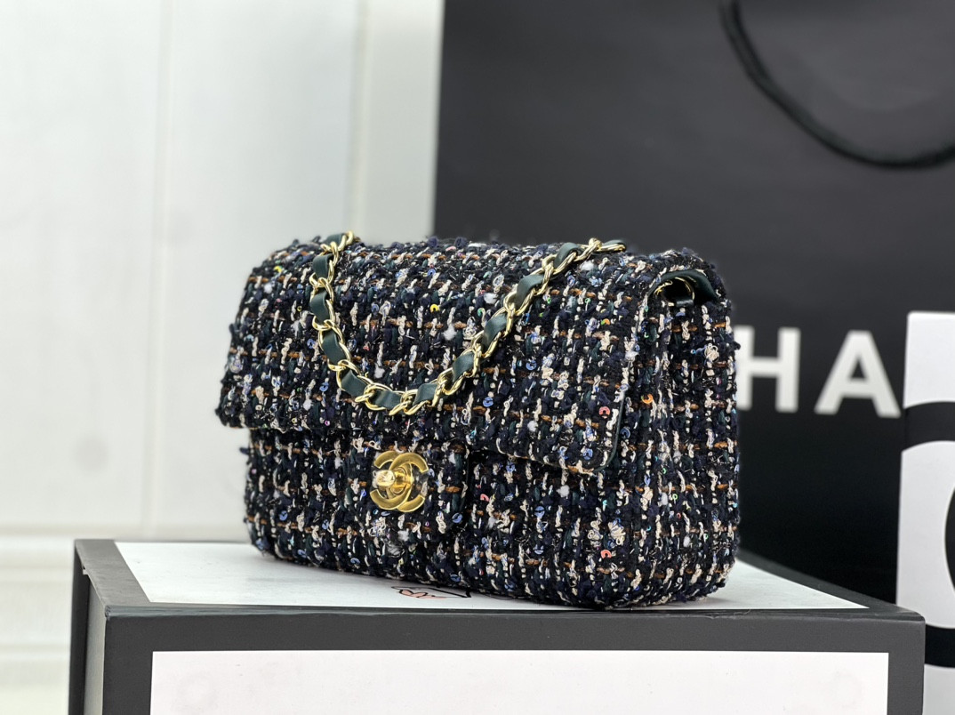 Ch**el MINI CLASSIC 11.12 HANDBAG Tweed & Gold-Tone Metal 4.7 × 7.8 × 2.3 in