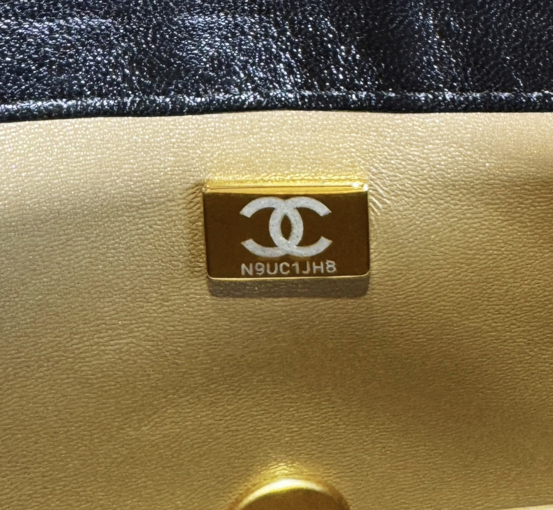 Ch**el CLASSIC HANDBAG Pearl Chain 13x20.5x6.5cm