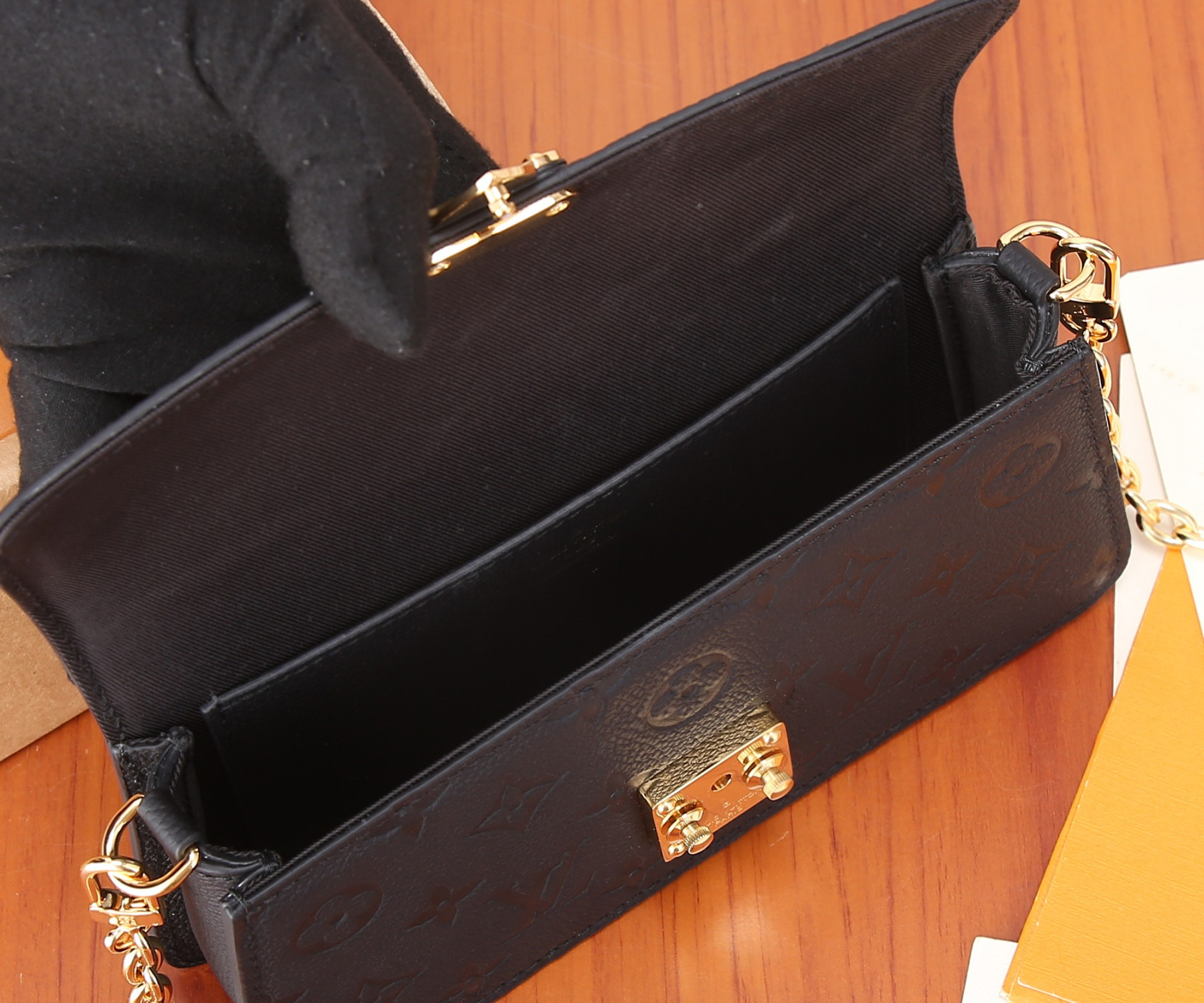 LV Wallet On Chain Métis M82637 7.5 x 4.3 x 2.2 inches