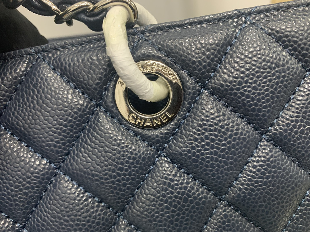 Ch**el GST CAVIAR LEATHER HARDWARE 24X33X13CM