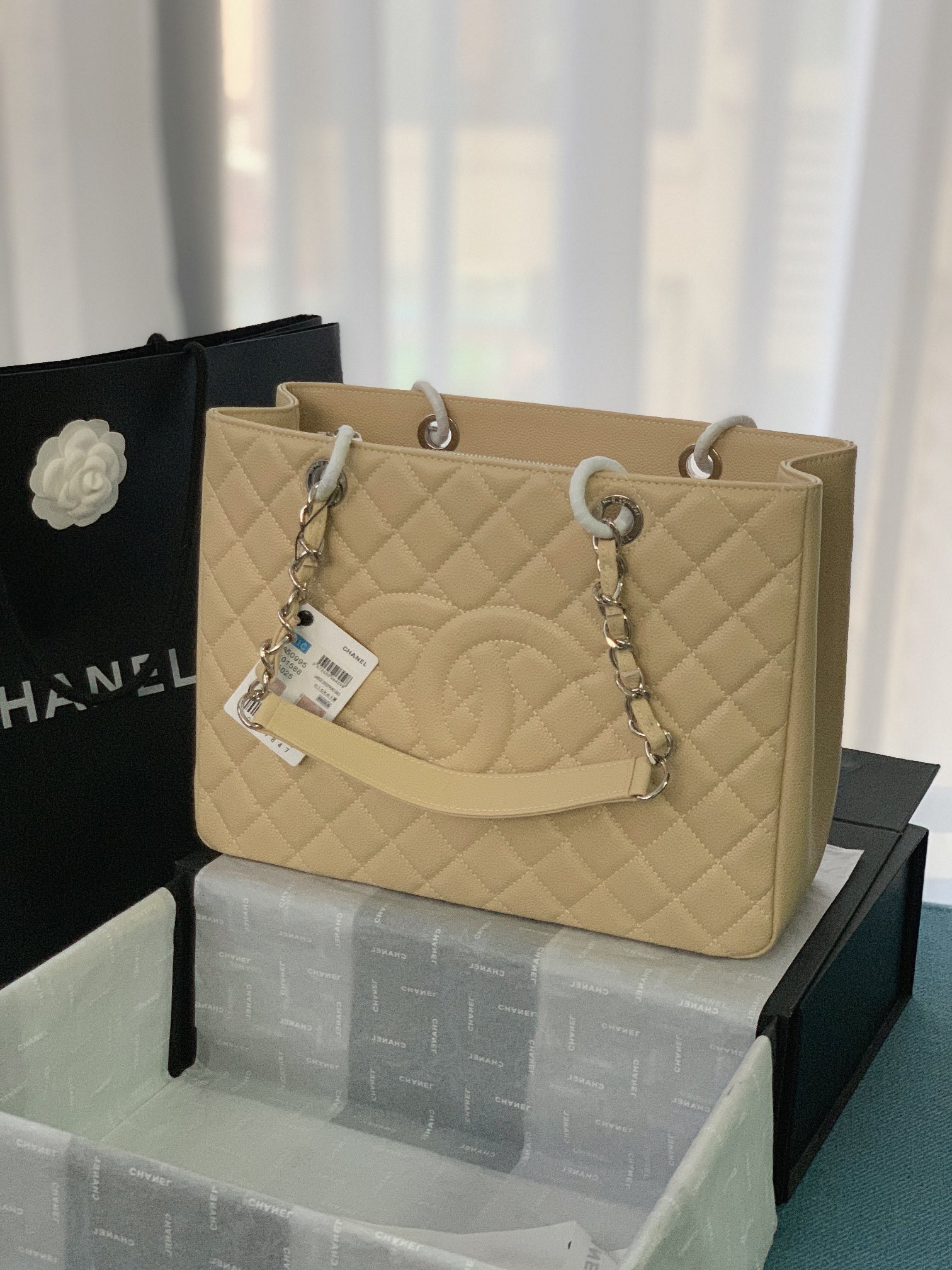 Ch**el GST CAVIAR LEATHER HARDWARE 24X33X13CM