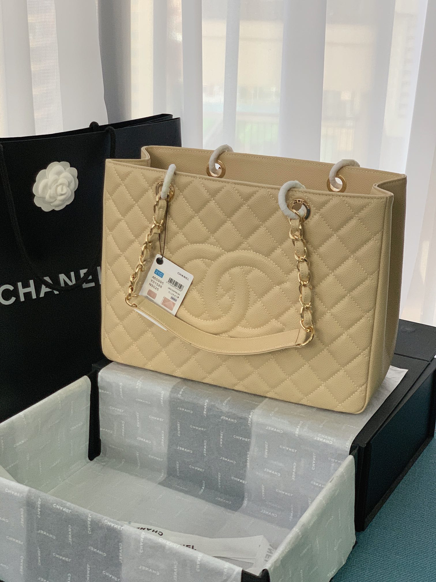 Ch**el GST CAVIAR LEATHER HARDWARE 24X33X13CM