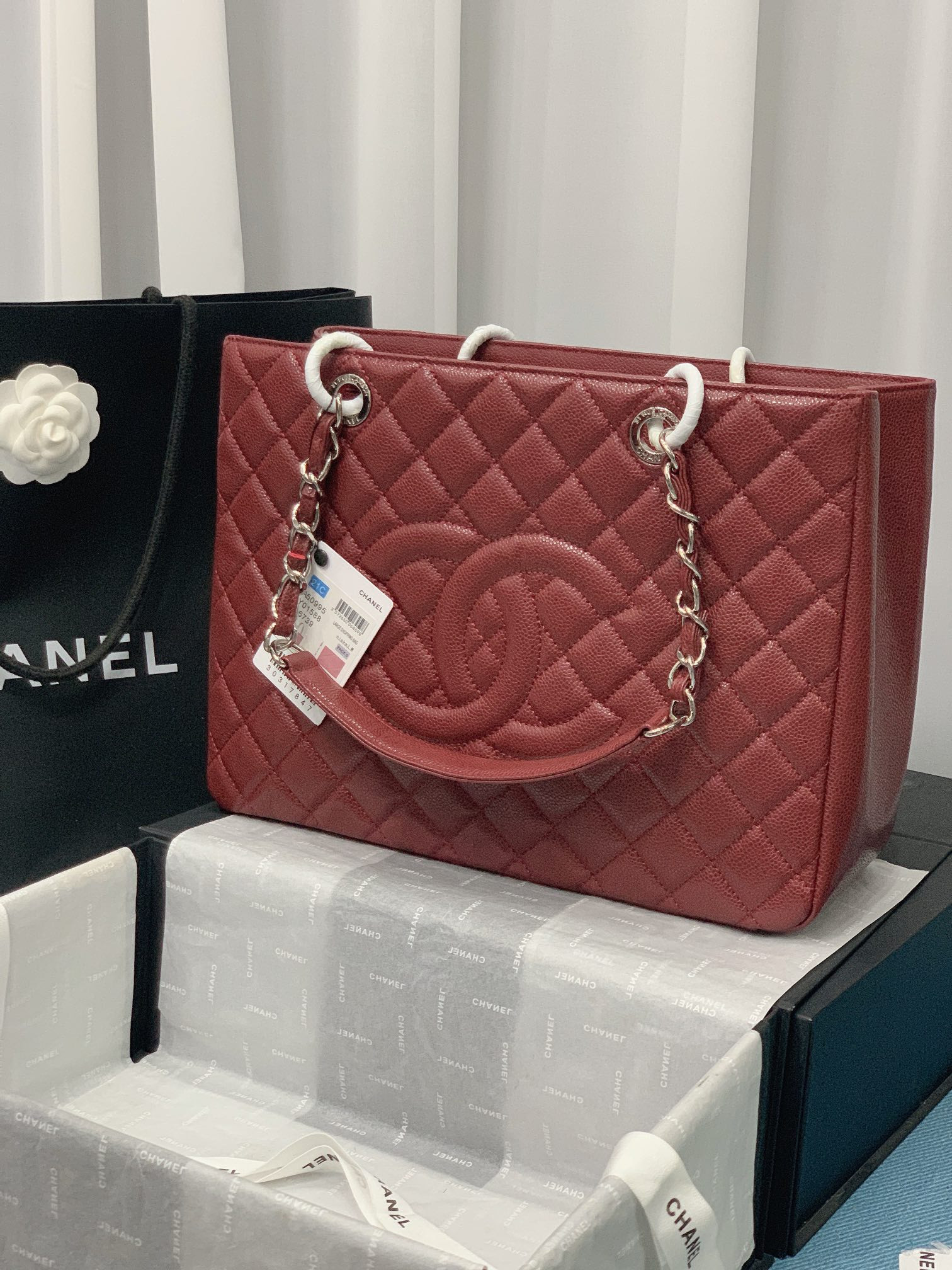 Ch**el GST CAVIAR LEATHER HARDWARE 24X33X13CM