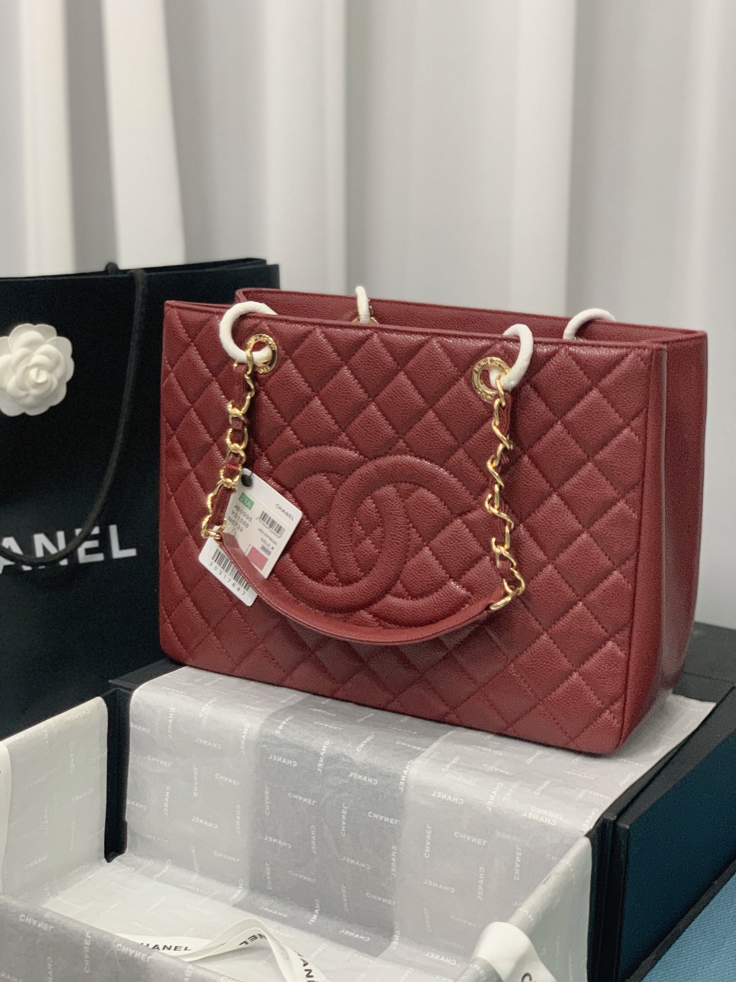 Ch**el GST CAVIAR LEATHER HARDWARE 24X33X13CM