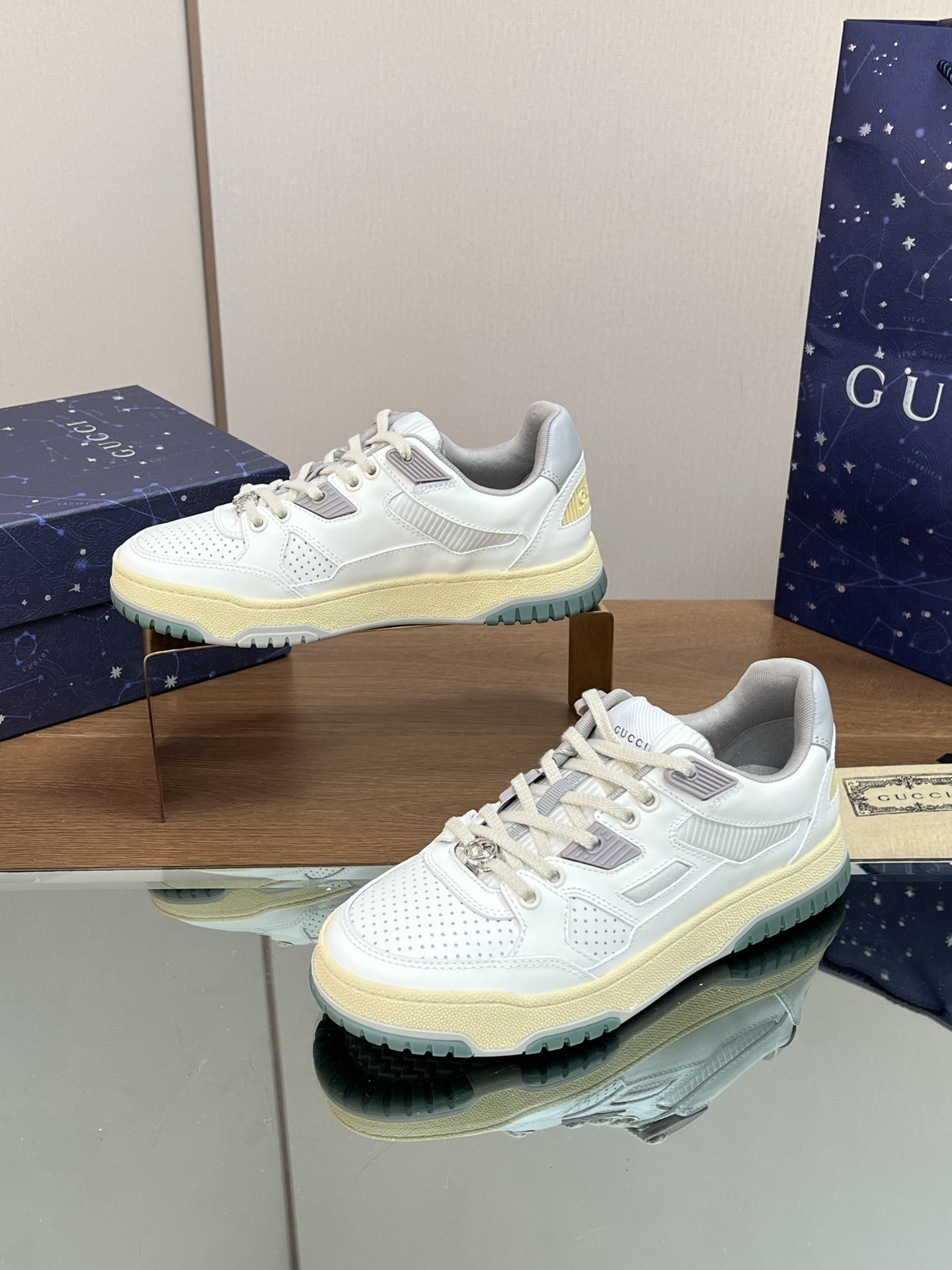 UA Gvc*1 Low-Top SNEAKER