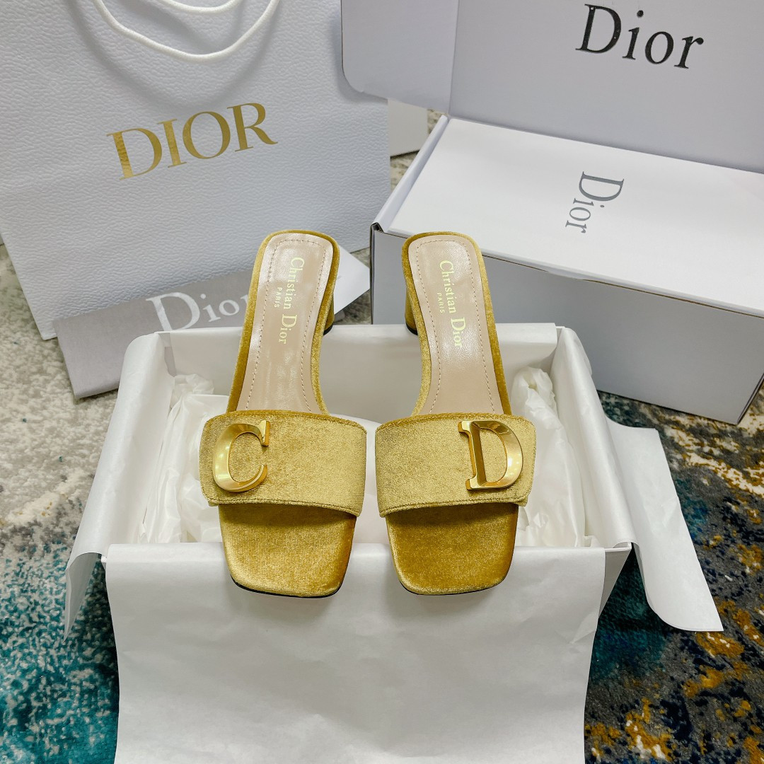 UA D10r Or C'est D10r Heeled Slide