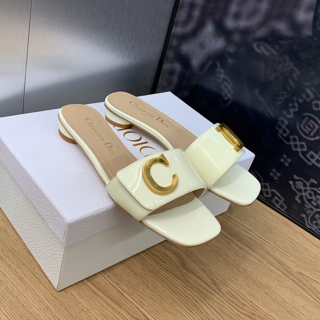 UA D10r Or C'est D10r Slide