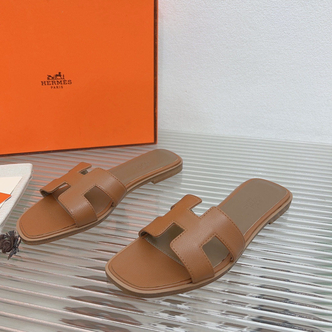 UA H**me5 Oran sandal