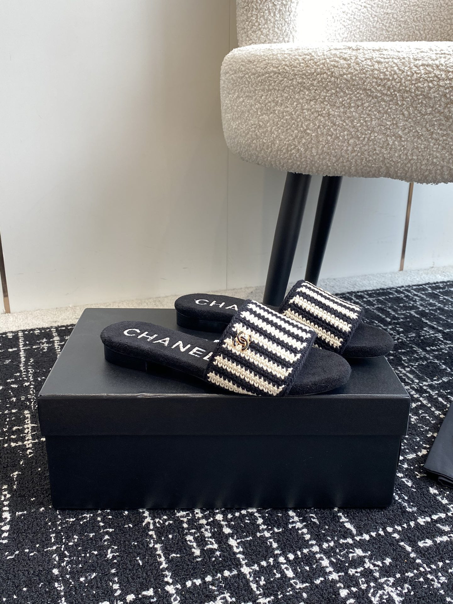UA Ch**el WOMEN'S SLIDES