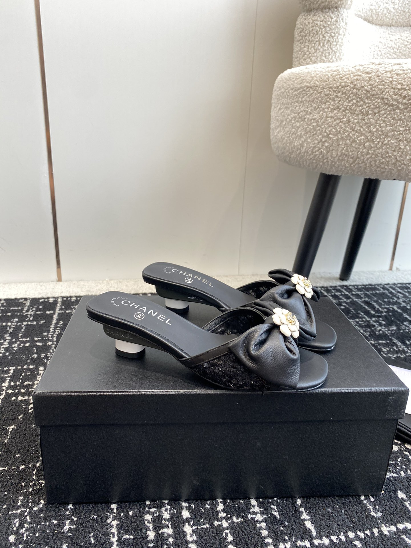 UA Ch**el WOMEN'S SLIDES
