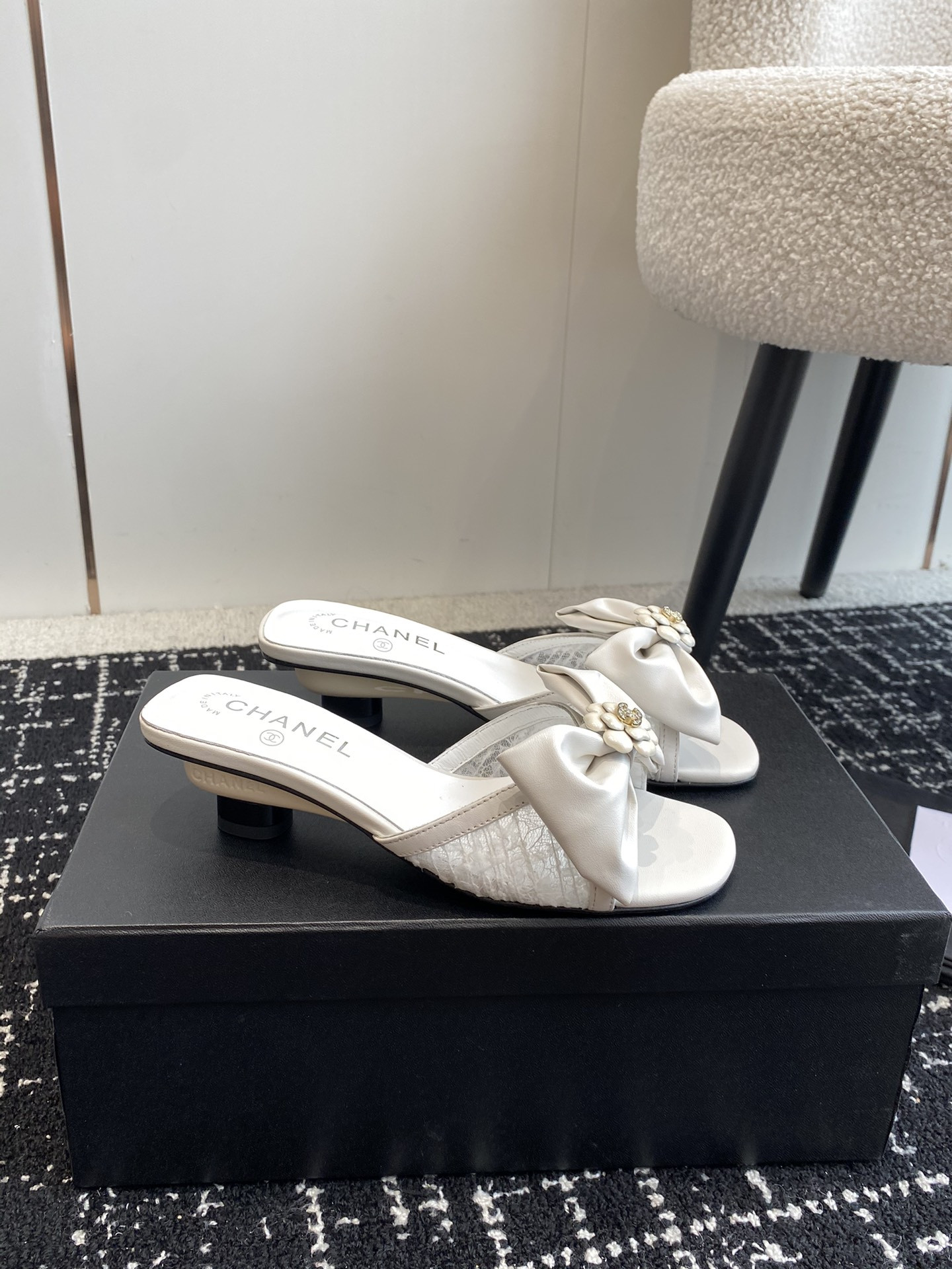 UA Ch**el WOMEN'S SLIDES