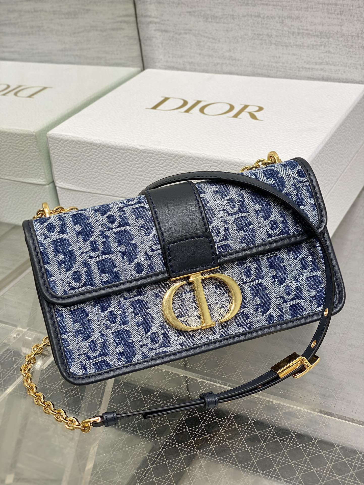 d10r 30 montaigne east-west bag with chain blue De*1m d10r oblique jacquard 21 x 12 x 6 cm