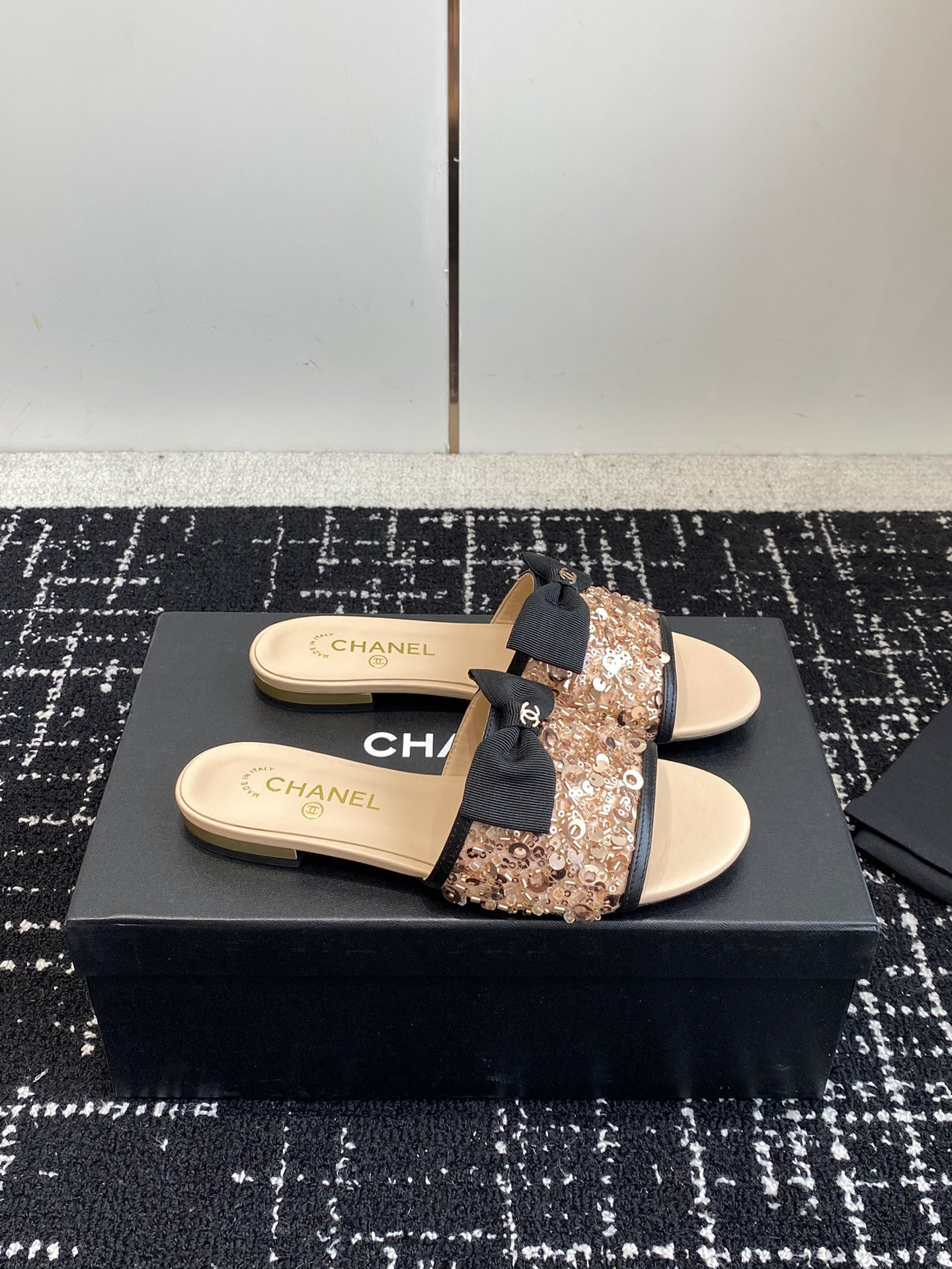 UA Ch**el WOMEN'S SANDALS