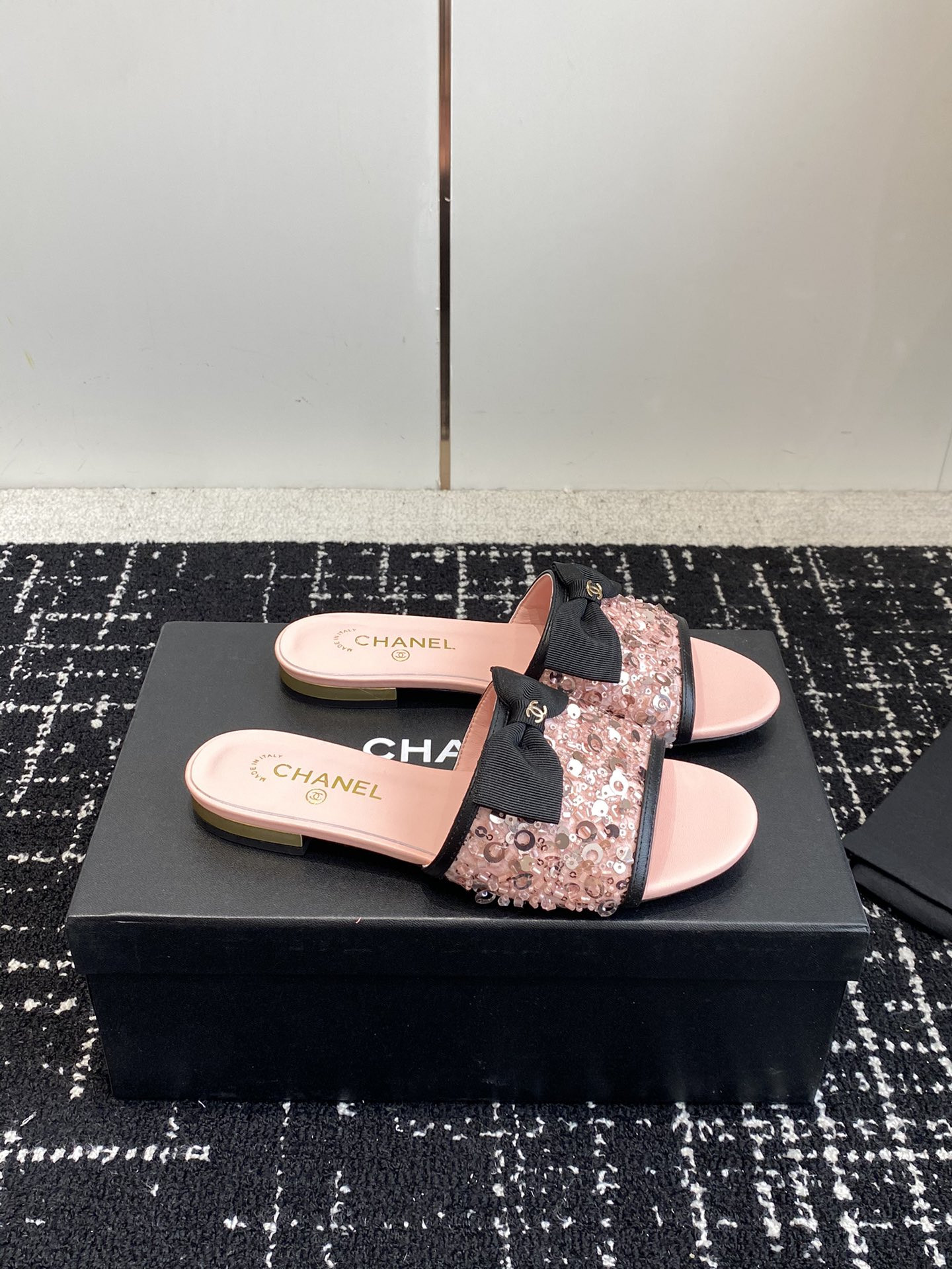 UA Ch**el WOMEN'S SANDALS