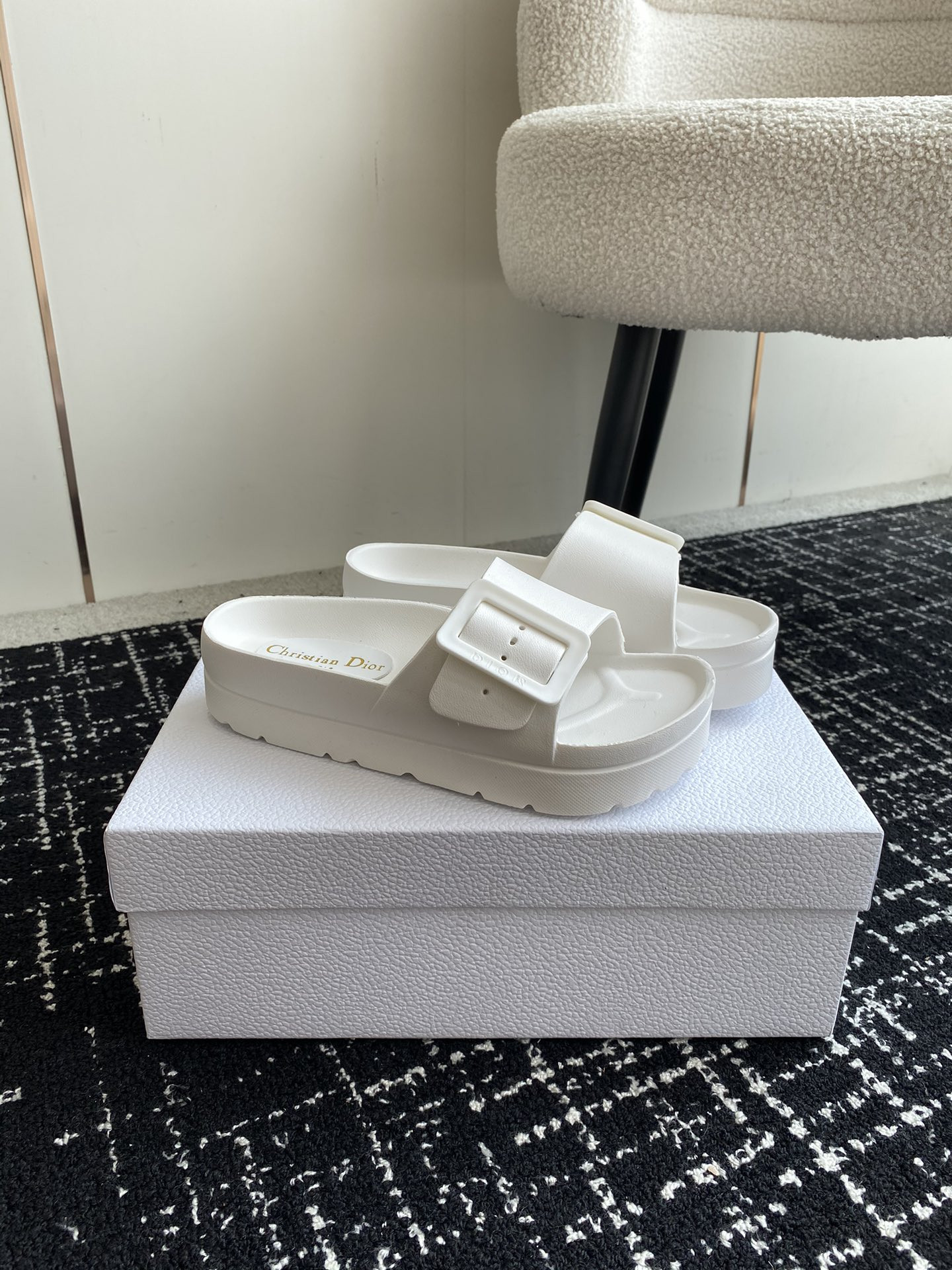UA D10r Slide White