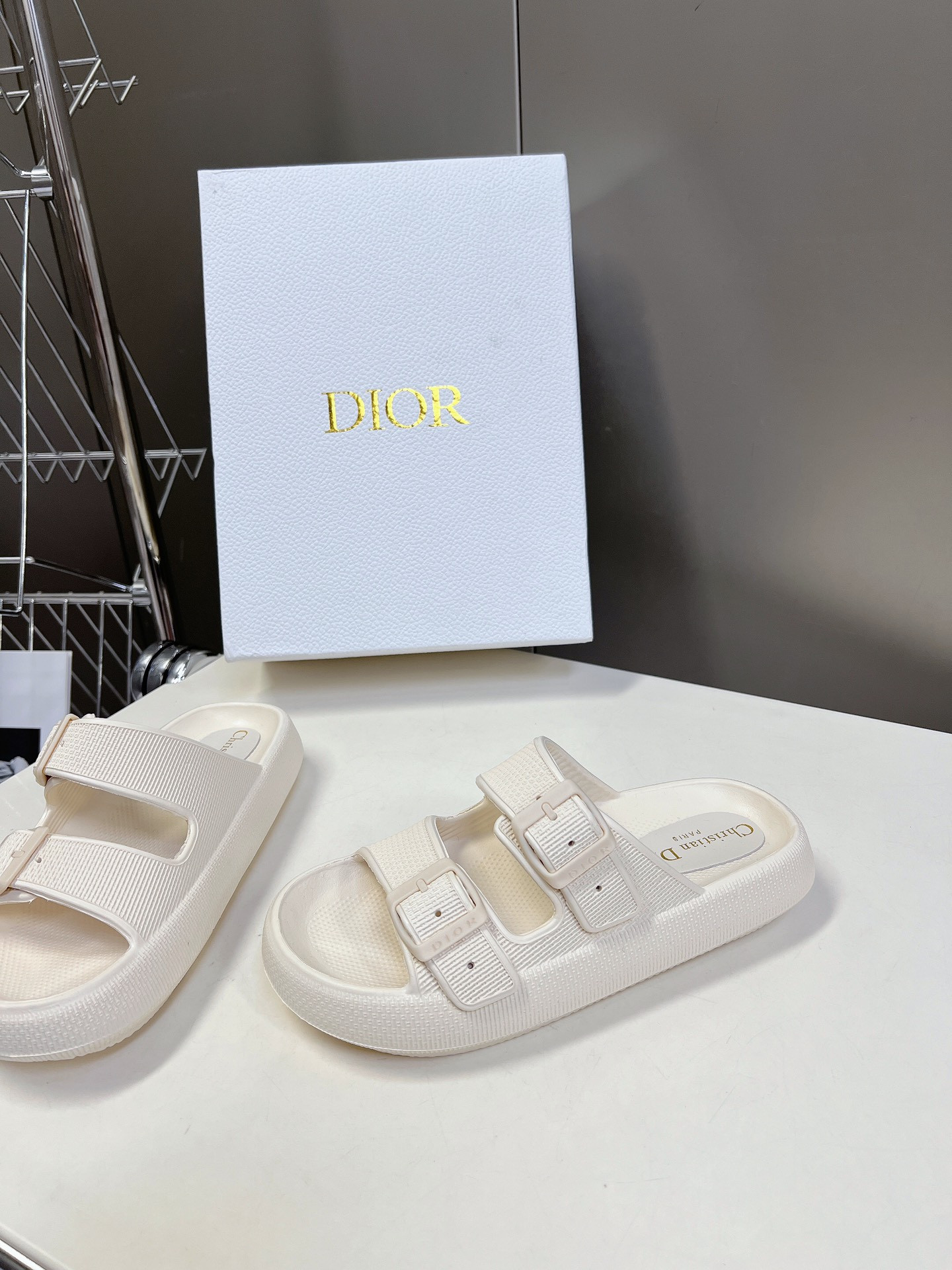 UA D10r Slide
